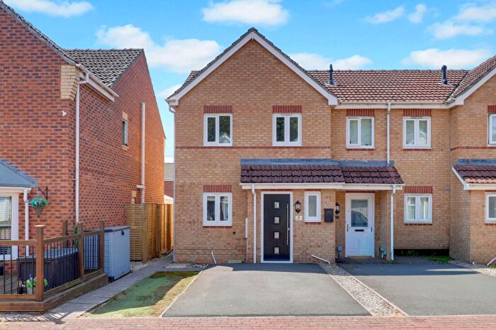3 Bedroom End Of Terrace House For Sale In Oakland Way, Nottingham, NG8