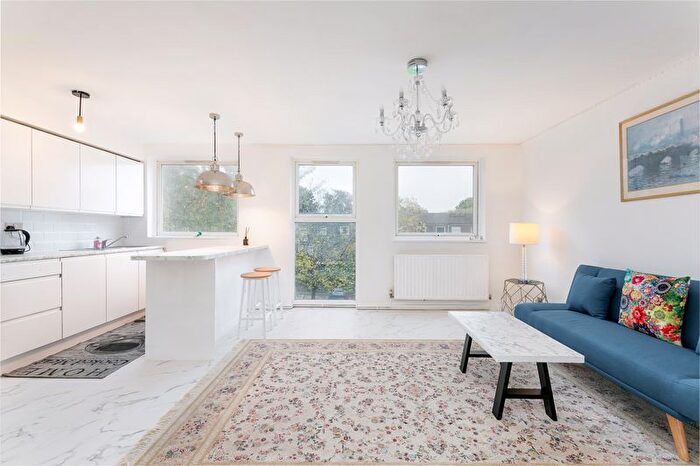 1 Bedroom Flat For Sale In Pixton Way, Forestdale, CR0