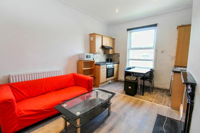 1 Bedroom Flat To Rent In Inglewood Terrace, Leeds, LS6