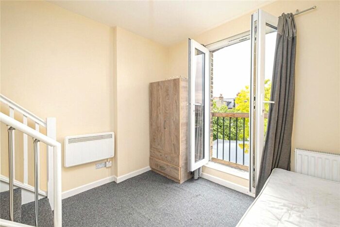 Apartment To Rent In Mattison Road, Haringay, London, N4