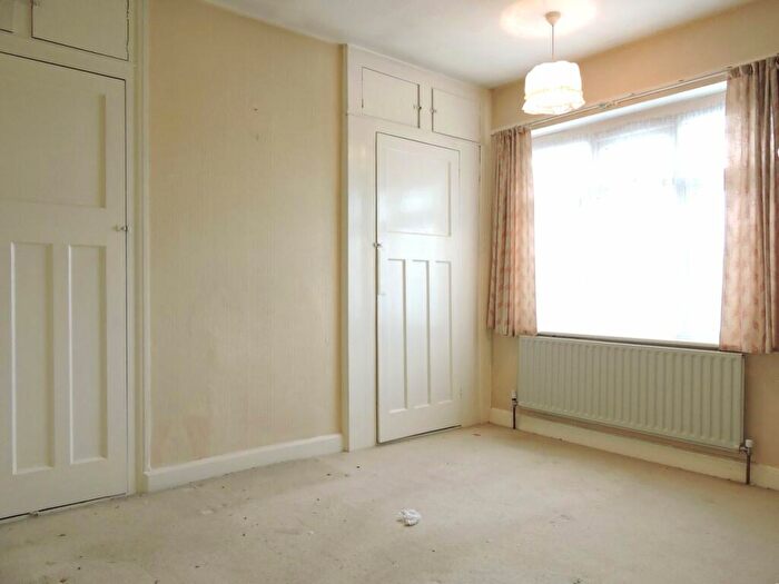 3 Bedroom Terraced House For Sale In Southfield Road, Waltham Cross, EN8