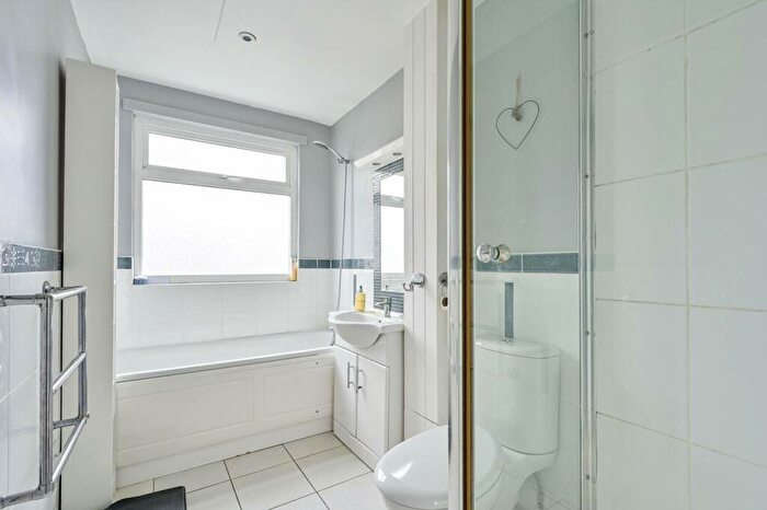 2 Bedroom Flat For Sale In Cranes Park, Surbiton, KT5