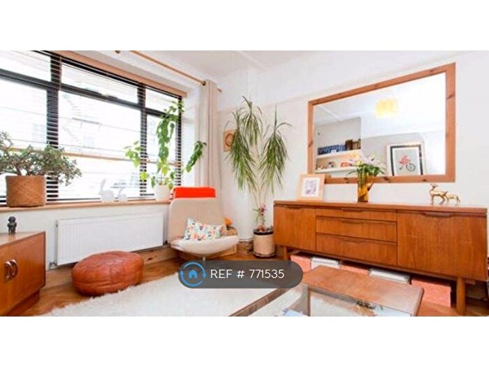 2 Bedroom Flat To Rent In Farm Rd, Hove, BN3