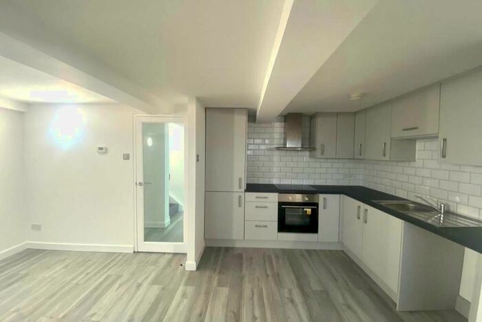 2 Bedroom Flat To Rent In Whingate, Leeds, LS12