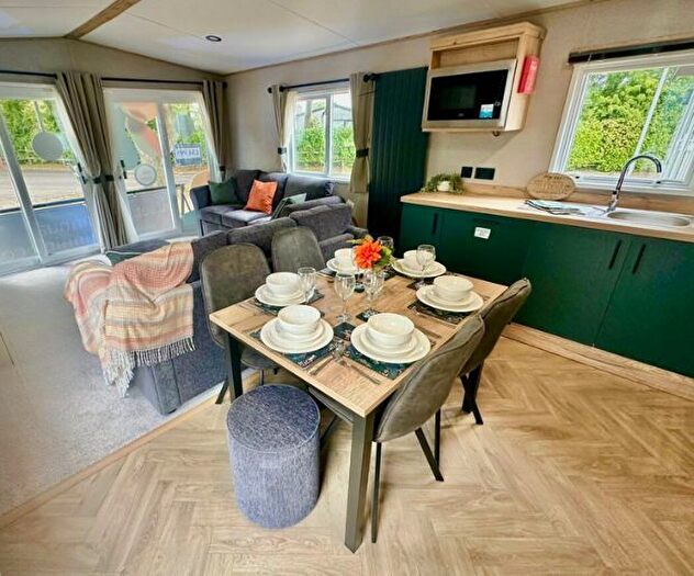 2 Bedroom Park Home For Sale In Sway Road, New Milton, BH25