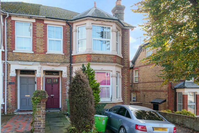 2 Bedroom Maisonette To Rent In High Wycombe, Buckinghamshire, HP13