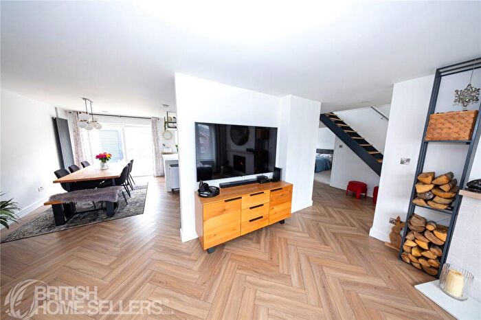 4 Bedroom Detached House For Sale In Lords Wood Lane, Chatham, Kent, ME5