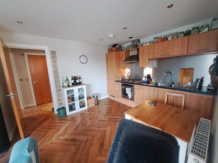 1 Bedroom Apartment To Rent In Cromwell Court, Bowman Lane, LS10