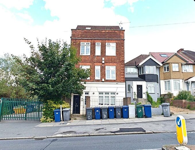 3 Bedroom Property To Rent In Hampden Way, London, N14