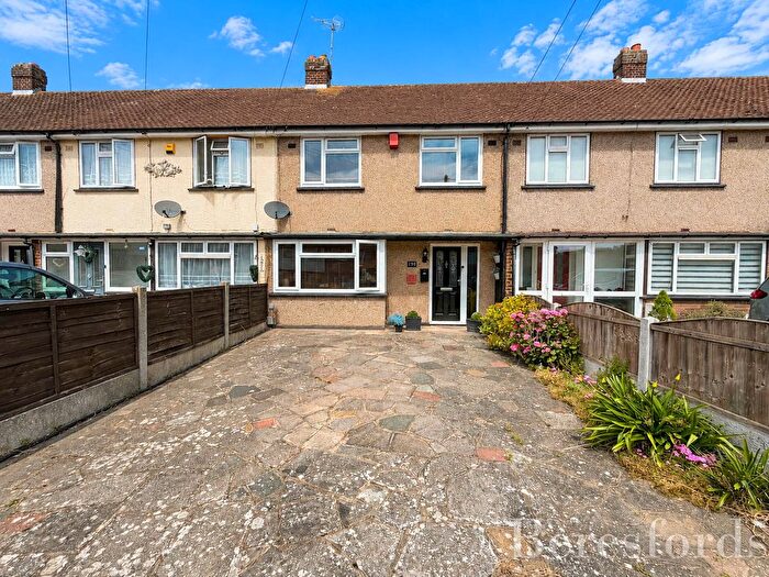 3 Bedroom Terraced House For Sale In St. Andrews Avenue, Hornchurch, RM12
