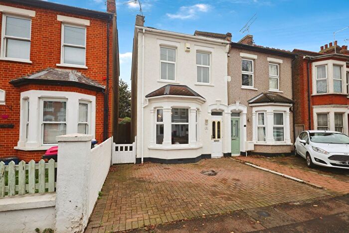 3 Bedroom Semi-Detached House For Sale In Christchurch Road, Southend-On-Sea, SS2