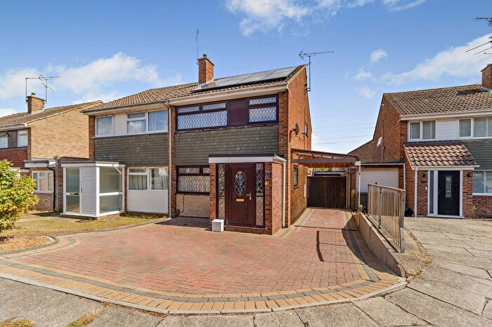 3 Bedroom Semi-detached House For Sale In Holgate Drive, Luton, LU4
