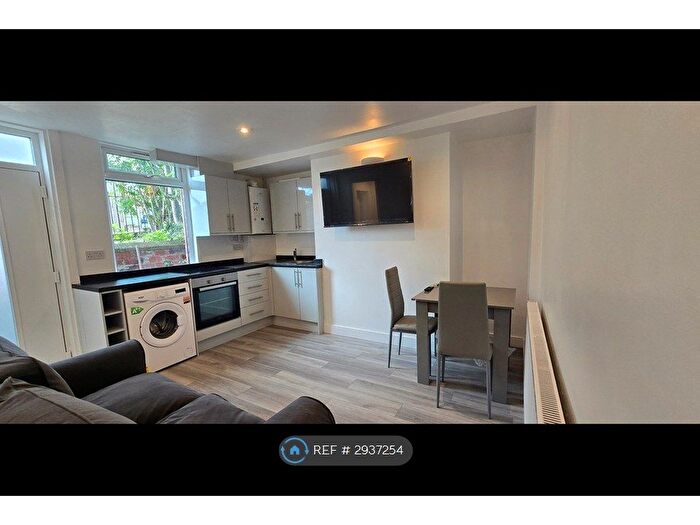 1 Bedroom Flat To Rent In Chapel Lane, Leeds, LS6