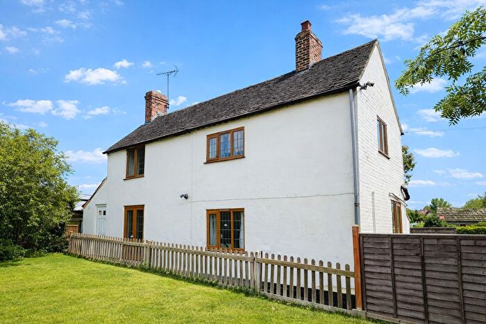 2 Bedroom Detached House For Sale In Plough Hill Road, Nuneaton, CV10