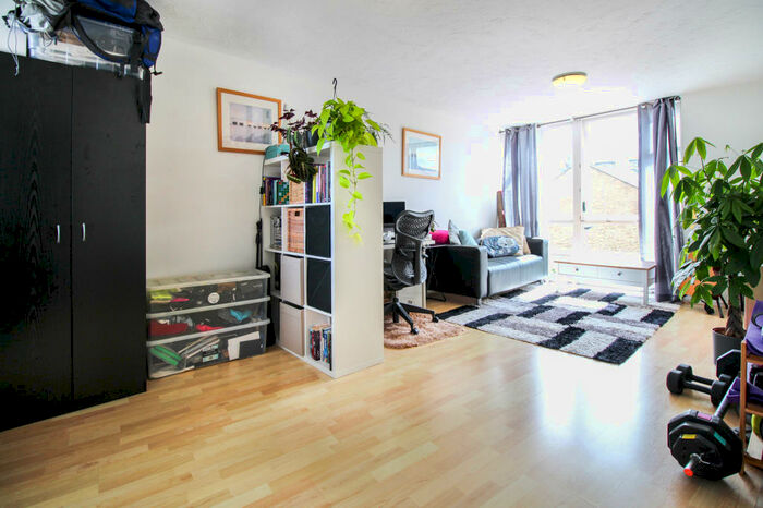 1 Bedroom Flat To Rent In Grimsby Grove, E16