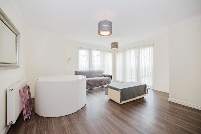 2 Bedroom Flat To Rent In Ashwood Gait, Edinburgh, EH12