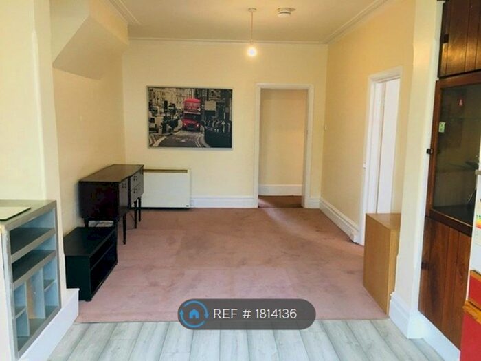 2 Bedroom Flat To Rent In Green Lanes, London, N13