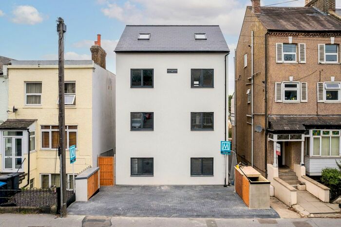 1 Bedroom Flat To Rent In A Selsdon Road, South Croydon, CR2