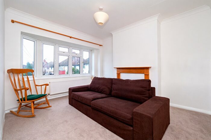 2 Bedroom Flat To Rent In Grove Close, Kingston Upon Thames, KT1