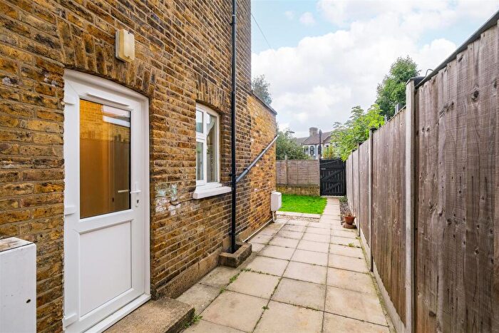2 Bedroom Terraced House To Rent In Kings Road, Leytonstone, E11