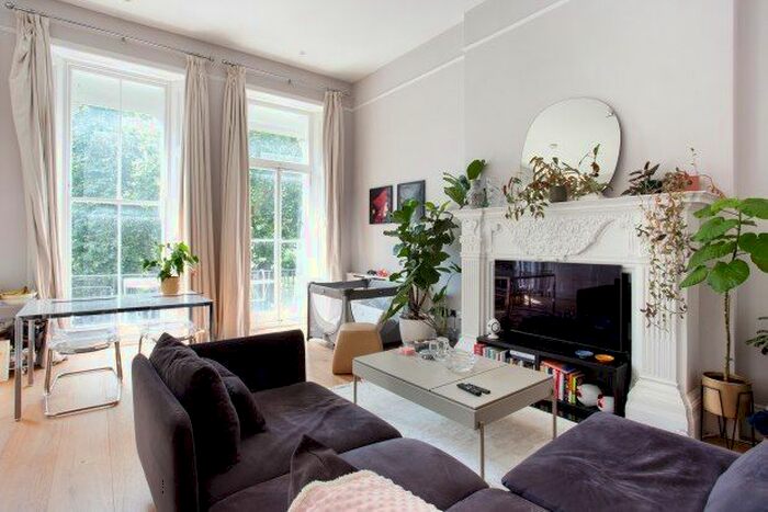 2 Bedroom Flat To Rent In Nevern Square, Earls Court, SW5