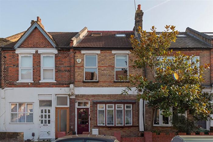 2 Bedroom Flat For Sale In Coppermill Lane, Walthamstow, E17