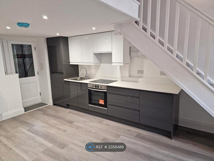 Studio To Rent In Union Street, Torquay, TQ1