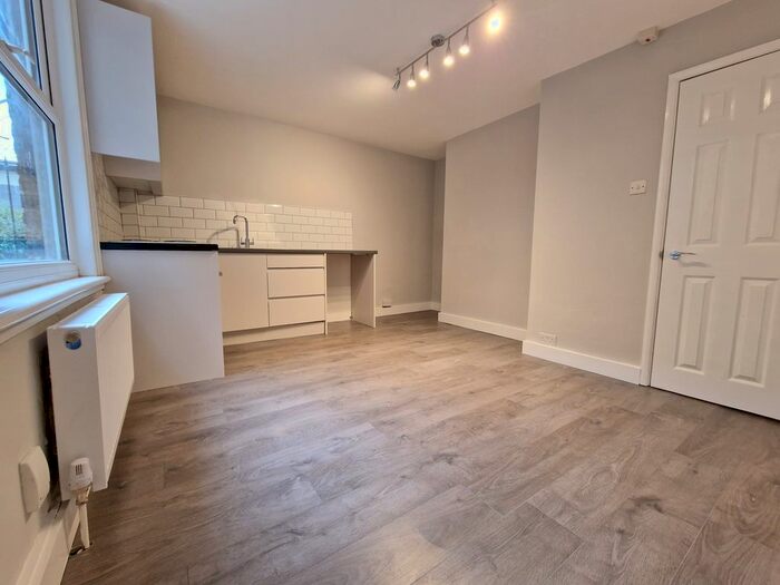 Studio To Rent In Fordwych Road, London, NW2