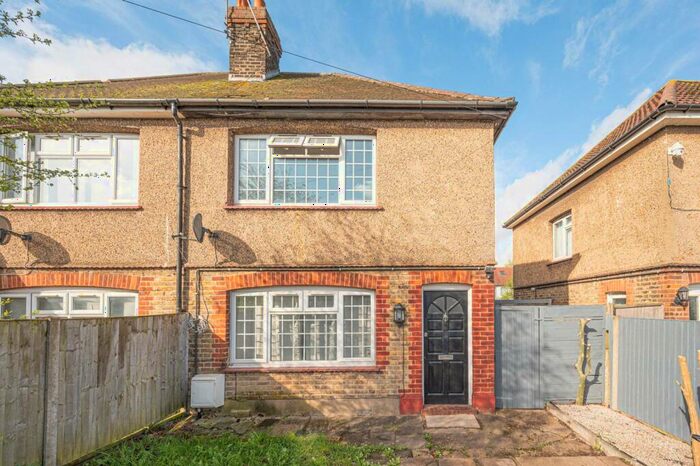 3 Bedroom House To Rent In Claremont Road, Cricklewood, London, NW2