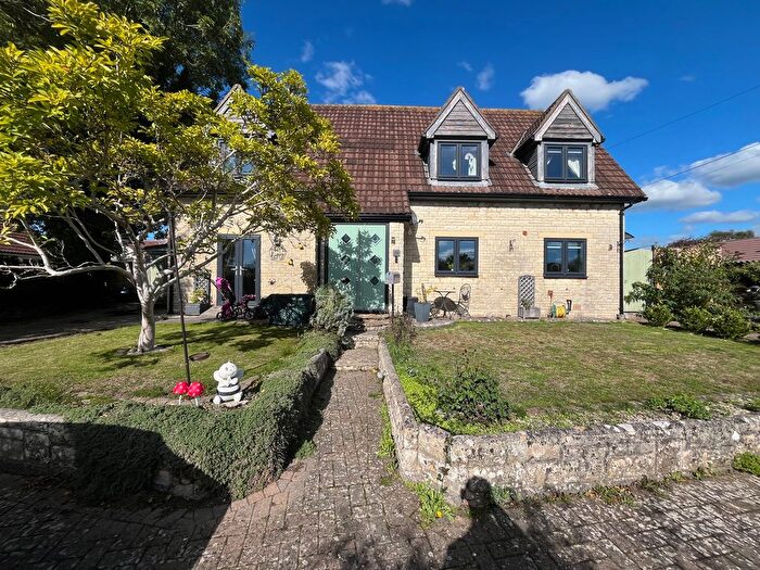 4 Bedroom Property To Rent In Roddenbury Close, Frome, BA11
