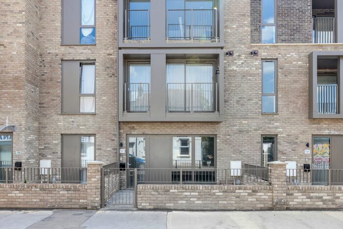 2 Bedroom Maisonette To Rent In Doyle Road, London, SE25