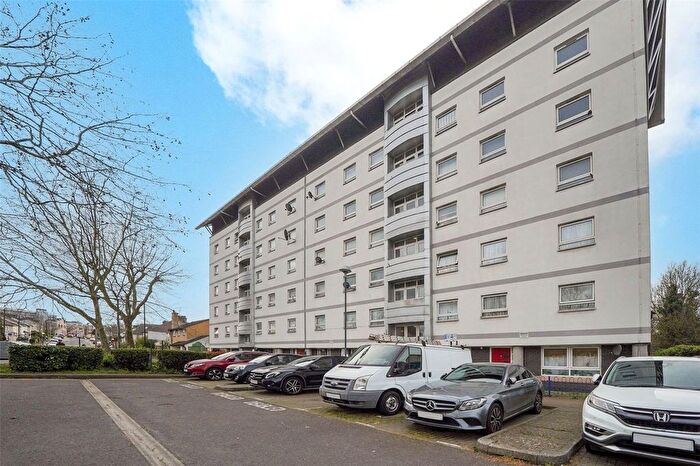 3 Bedroom Flat To Rent In Priory Court, Walthamstow, E17