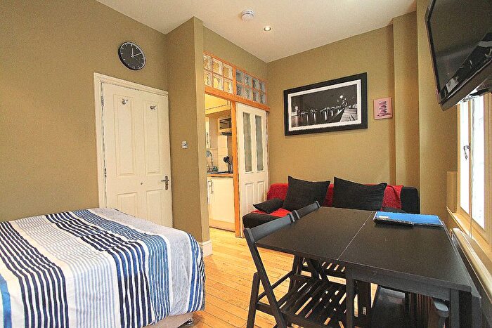 Studio To Rent In Villiers Street, London, WC2N