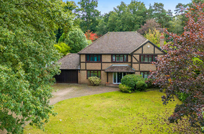 5 Bedroom Detached House For Sale In Fox Way, Ewshot, Farnham, Hampshire, GU10