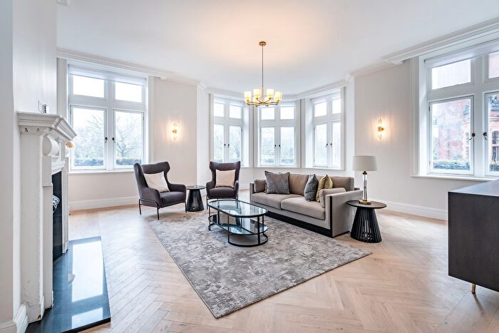 2 Bedroom Flat To Rent In Kensington Road, London, W8