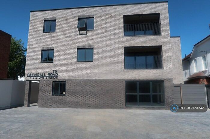 2 Bedroom Flat To Rent In Glengall Road, London, IG8