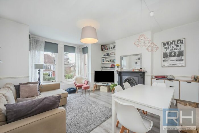 2 Bedroom Flat To Rent In Maidstone Road, London, N11