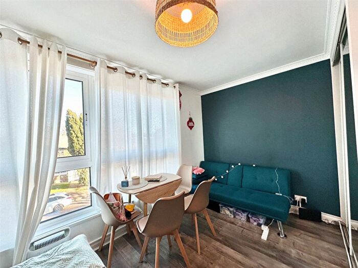 1 Bedroom Studio To Rent In March Court, Warwick Drive, SW15