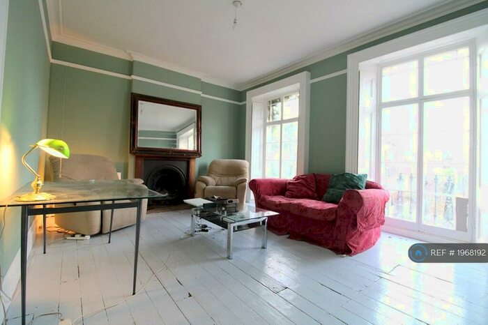 3 Bedroom Flat To Rent In Northcote Road, London, SW11