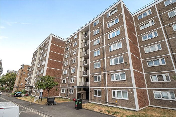 2 Bedroom Flat For Sale In St. Saviours Estate, London, SE1
