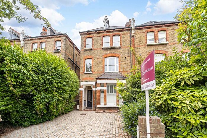 2 Bedroom Apartment To Rent In Tollington Park, Finsbury Park, London, N4