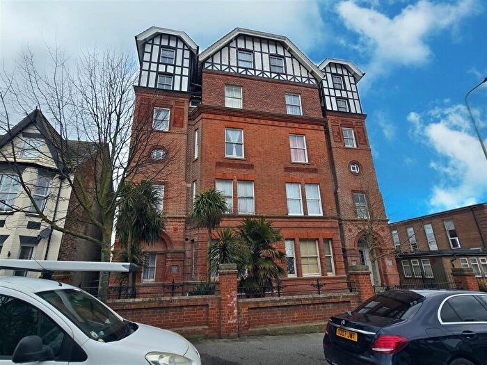 2 Bedroom Flat To Rent In London Road South, Lowestoft, NR33
