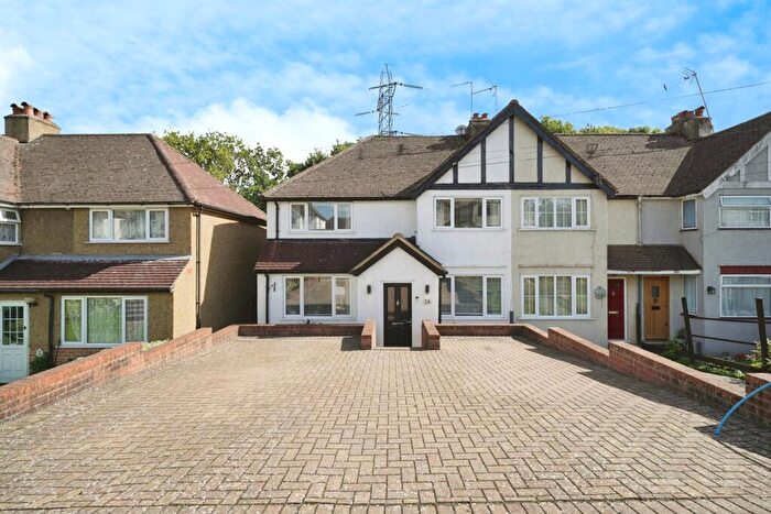 3 Bedroom Semi-Detached House For Sale In Thrigby Road, Chessington, KT9