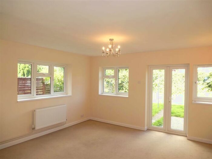 3 Bedroom Property To Rent In Outer Circle, Taunton, TA1