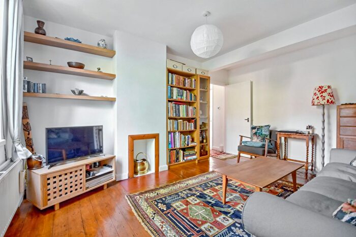 1 Bedroom Flat For Sale In Kingswear Road, Dartmouth Park, London, NW5