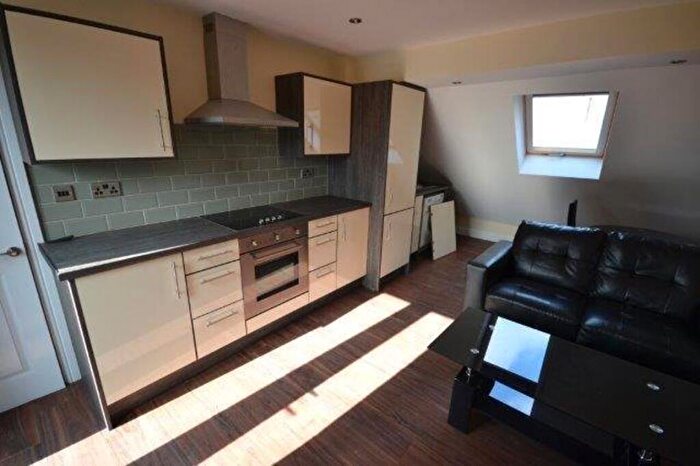2 Bedroom Flat To Rent In Westbury Road, Leicester, LE2