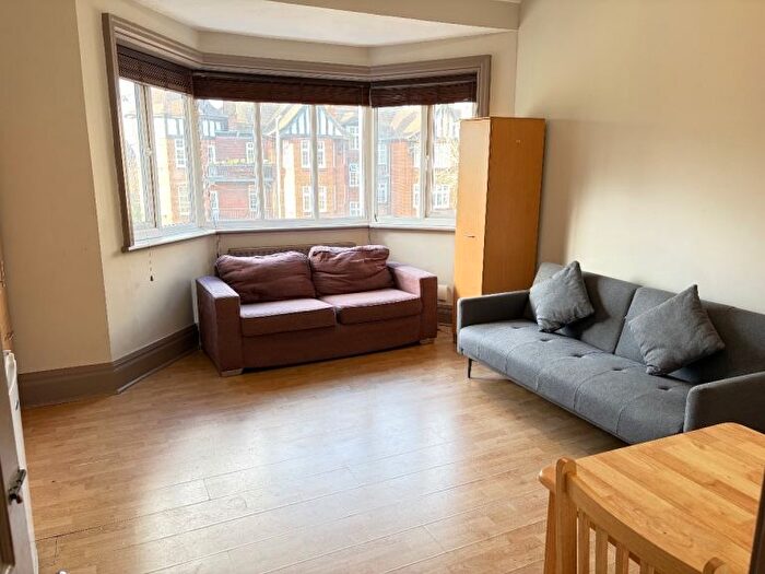 Studio To Rent In Very Near Finchley Road Area, Cricklewood Hampstead Side, NW3