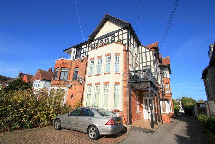 2 Bedroom Flat To Rent In Imperial Avenue, Westcliff-On-Sea, SS0
