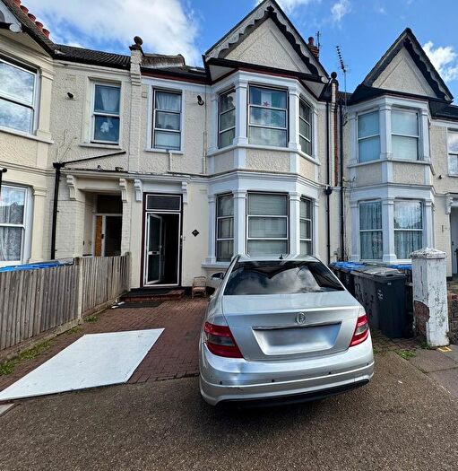 4 Bedroom Terraced House To Rent In Cholmondeley Avenue, Harlesden, NW10