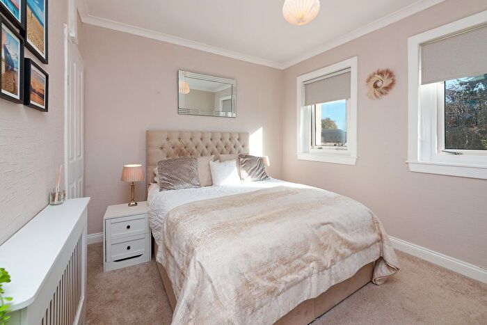 2 Bedroom Flat For Sale In Wheatlands Drive, Kilbarchan, PA10